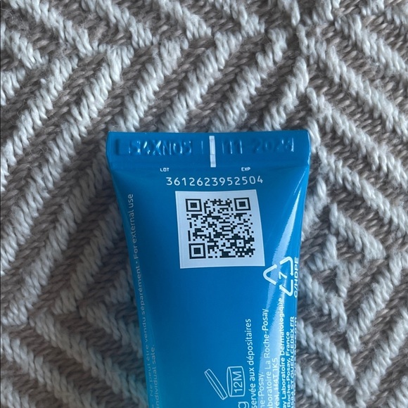 La Roche Posay Skincare Set - Picture 7 of 9